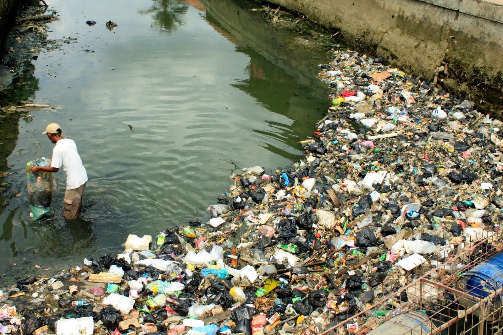 Dampak Tingginya Sampah Anorganik Di Dalam Tanah  Homecare24